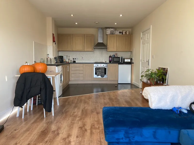 Tanners Court // 2 Bed Flat // Aug 2026 - Image 2